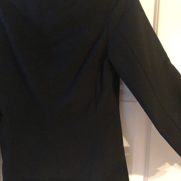 Black blazer very simple light blazer bought in Korea. Very shapely - Picture 6 of 8